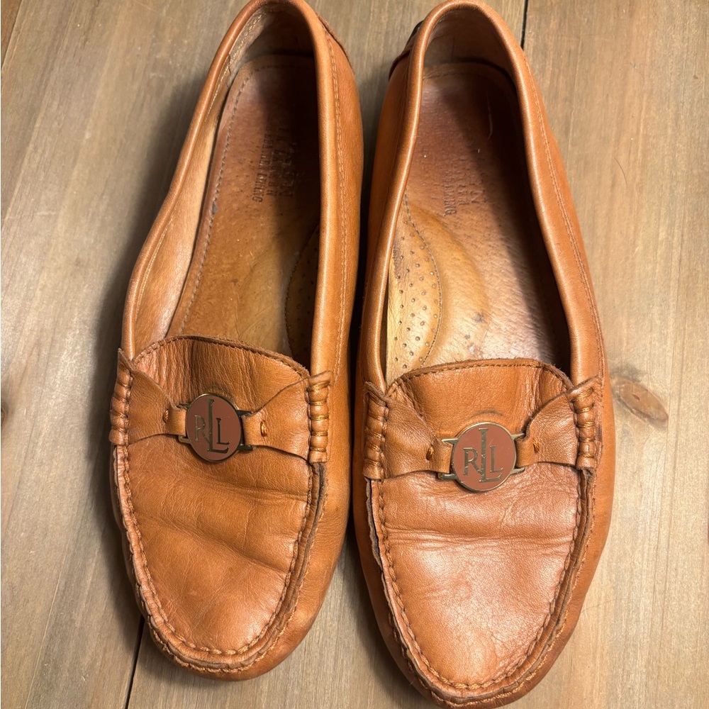 Vintage Lauren Ralph Lauren Tan Leather Carley Moccasin Loafers with Medallion